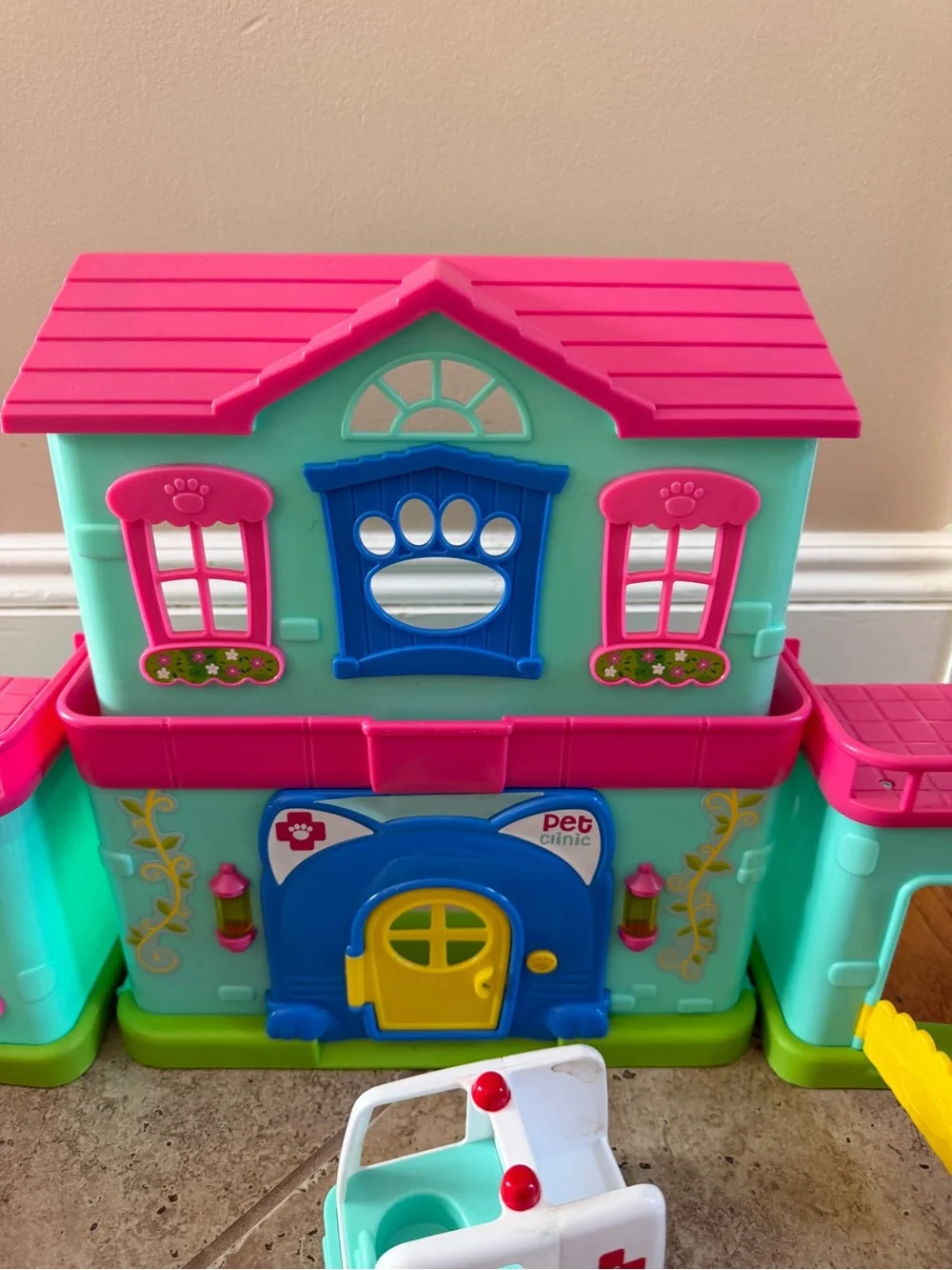 Member’s Mark Children's Pet Clinic Care Playset with Pink Vet Clinic Kids